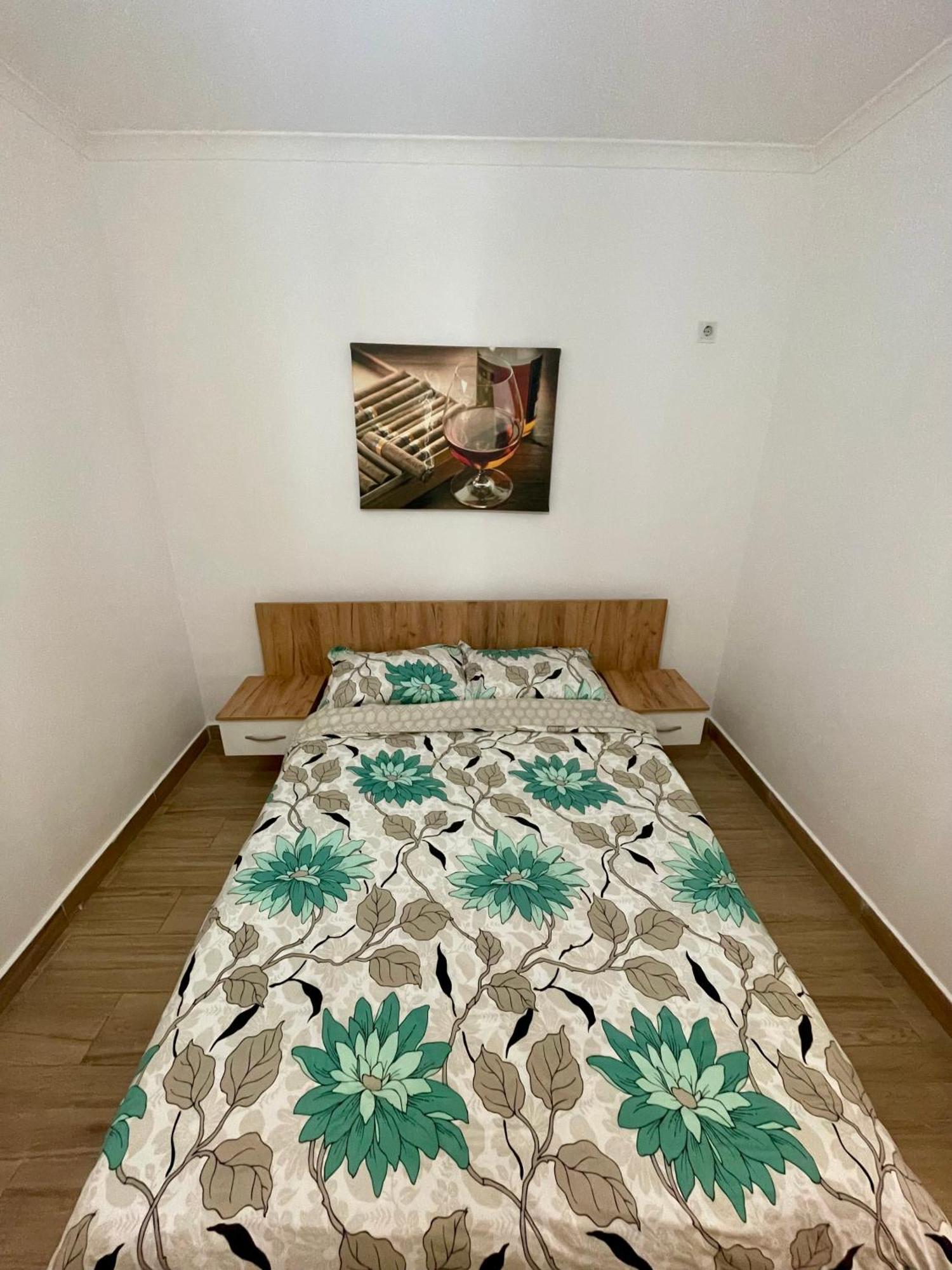 Militari Comfort Studio Roşu Esterno foto